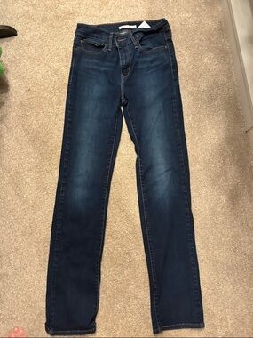 Classic Levi’s Women’s Dark Blue Straight-Leg Jeans